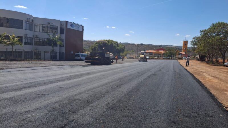 Campus Norte da UnDF recebe pavimentação em estacionamento para alunos e professores