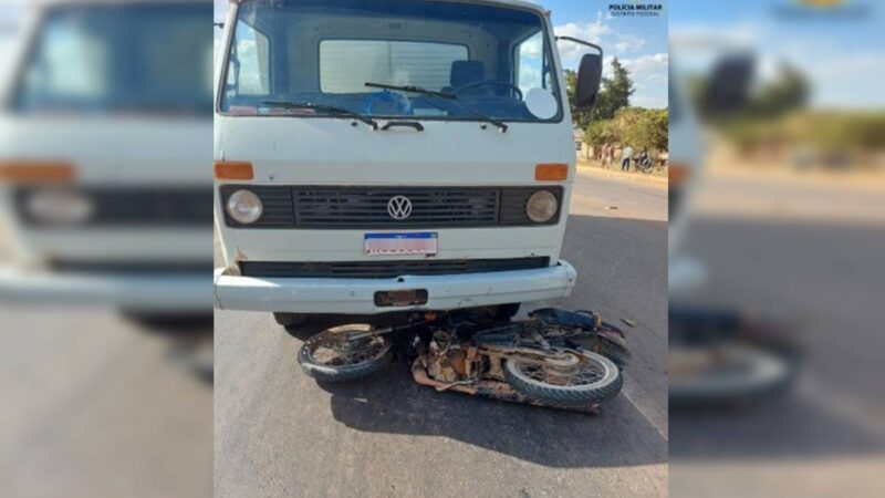Motociclista de 34 anos morre em acidente com caminhão no DF
