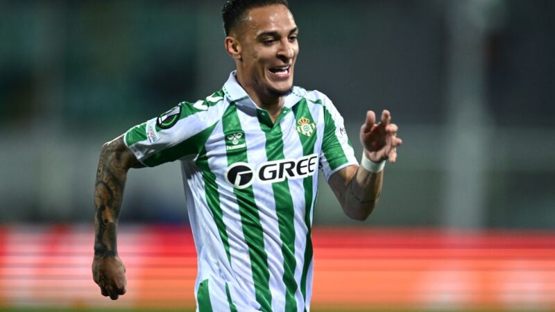 Antony está próximo de deixar United e retornar ao Betis, diz jornal
