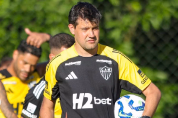 Liverpool contrata integrante da comissão de Cuca após demissão. Veja