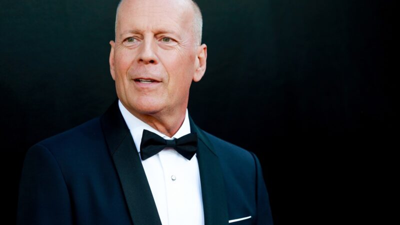 Com demência avançada, Bruce Willis está vivendo em casa de apoio