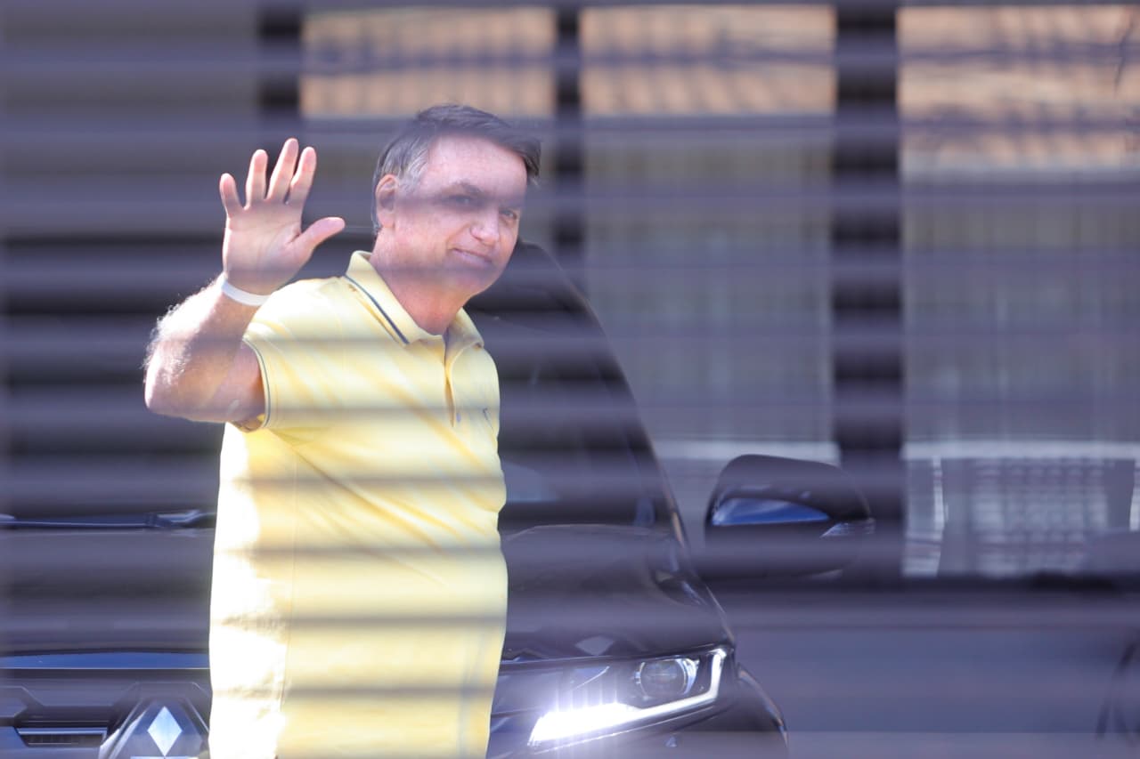 Moraes manda polícia monitorar área externa da casa de Bolsonaro