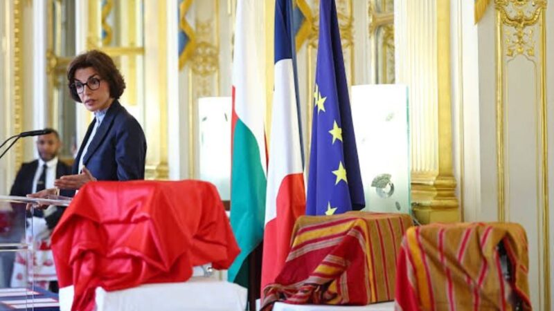 França devolve 3 crânios humanos a Madagascar em ato de reparação