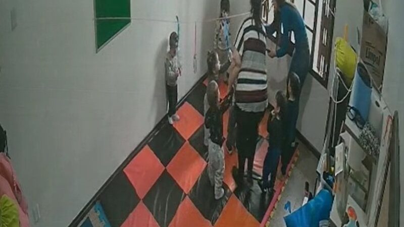 RS: creche se pronuncia após demitir professora que agrediu crianças