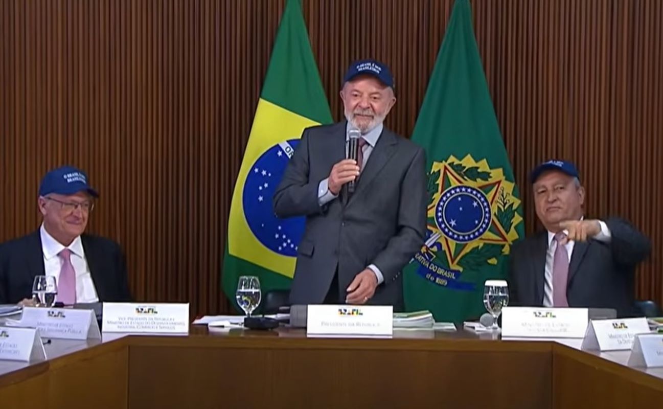 Vídeo: governo Lula lança novo slogan em ação em defesa da soberania