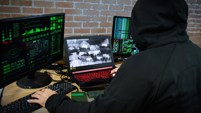 Justiça do DF condena Facebook a pagar R$ 14 mil por conta hackeada