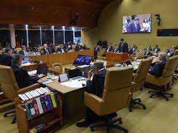 Oito ministros não se manifestam a favor de Moraes em sessão do STF