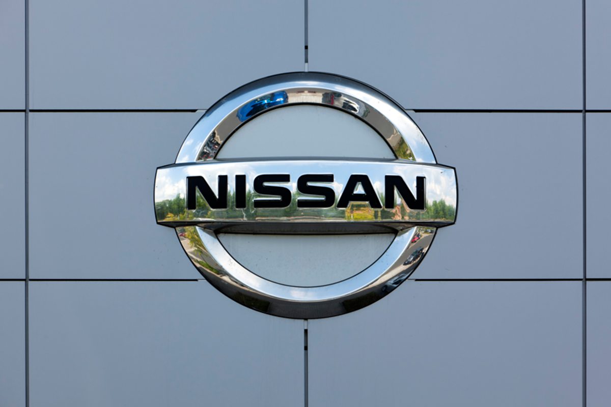 Mercedes vende fatia na Nissan. Ações da montadora japonesa caem