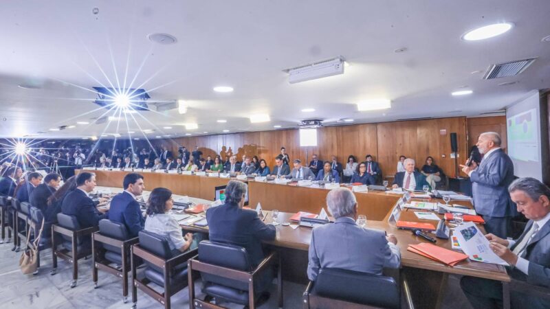 Lula reúne ministros nesta 3ª com tarifaço, big techs e IR na pauta