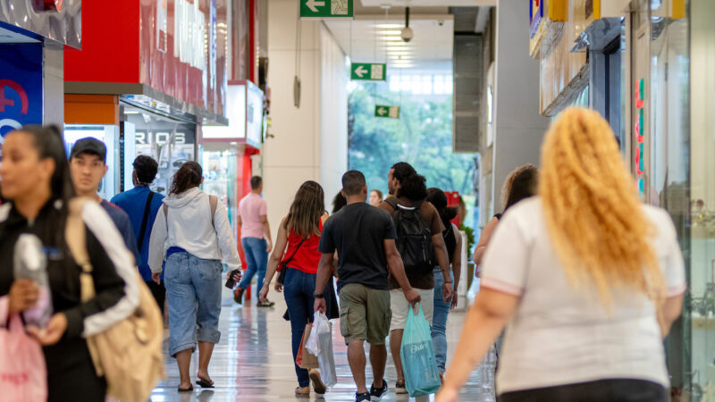 Confiança do consumidor sobe em setembro e é a maior em 9 meses