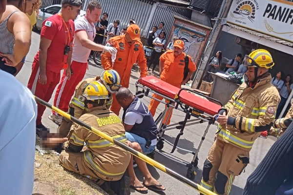 Vídeo mostra garoto de 13 anos sendo esfaqueado perto de escola no DF