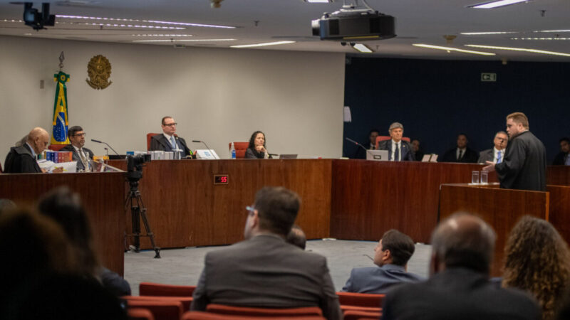 Defesa tenta desvincular Heleno de Bolsonaro: “Afastamento comprovado”