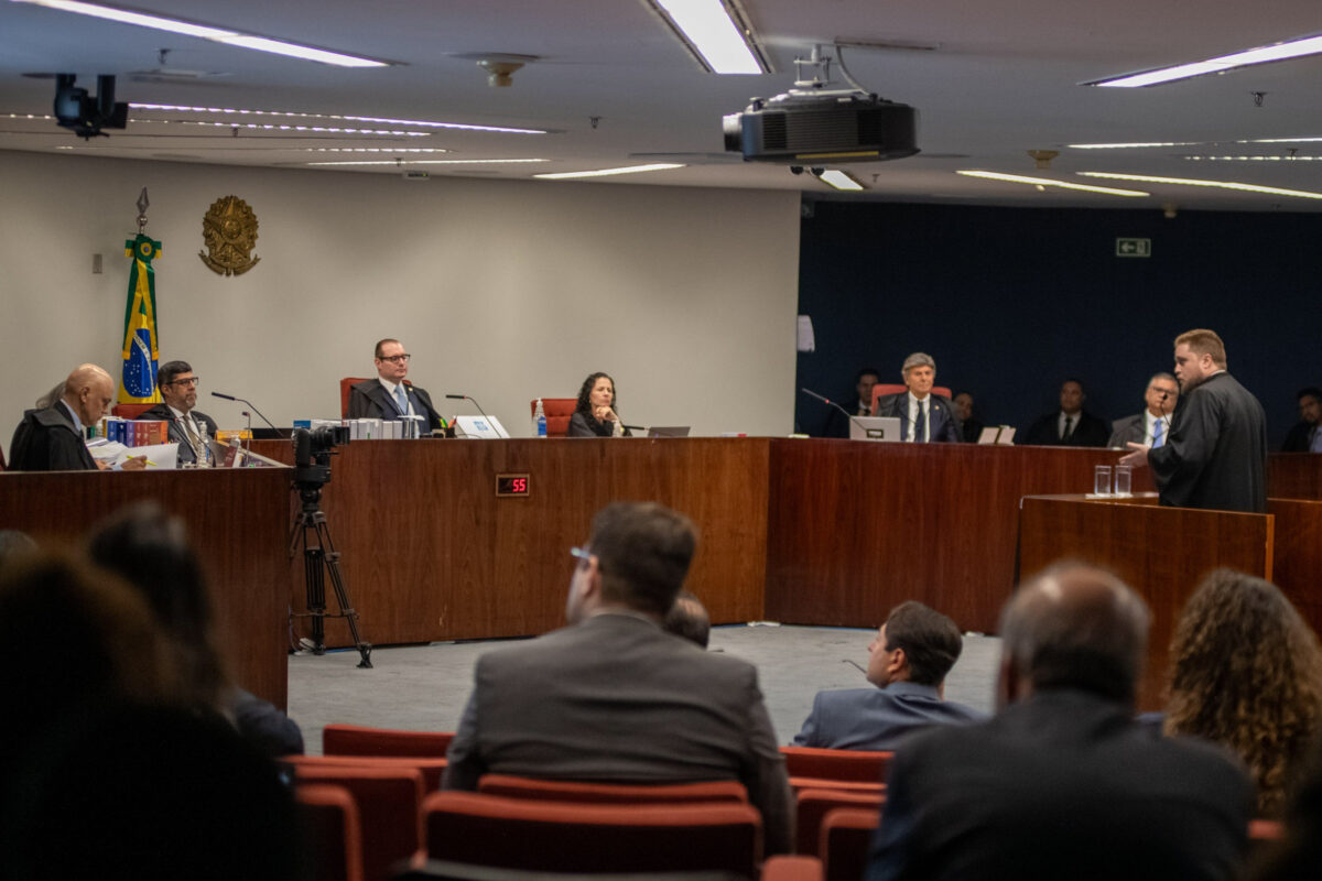 Defesa tenta desvincular Heleno de Bolsonaro: “Afastamento comprovado”