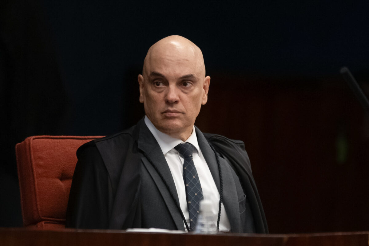 Alexandre de Moraes se manifesta sobre denúncias de ex-assessor