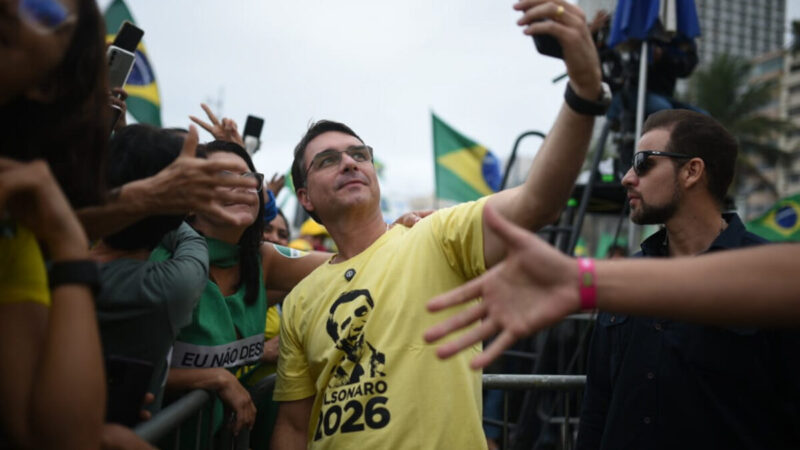 Flávio Bolsonaro diz que STF entregará “cabeça” de Moraes na bandeja