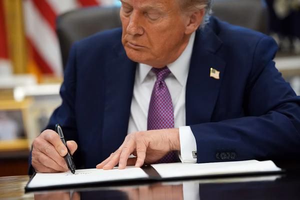 Após ataque a Ucrânia, Trump promete novas sanções à Rússia