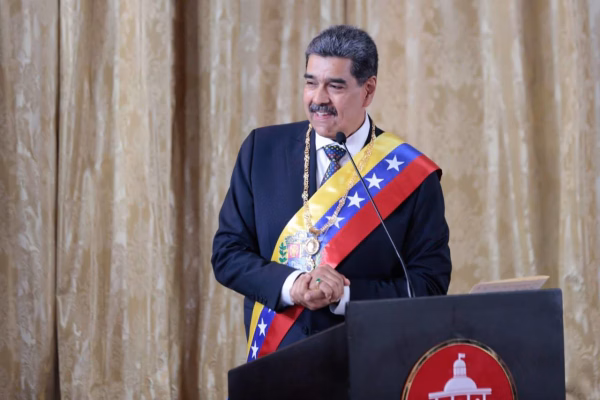 Venezuela inicia treinamento militar de civis em meio à tensão com EUA