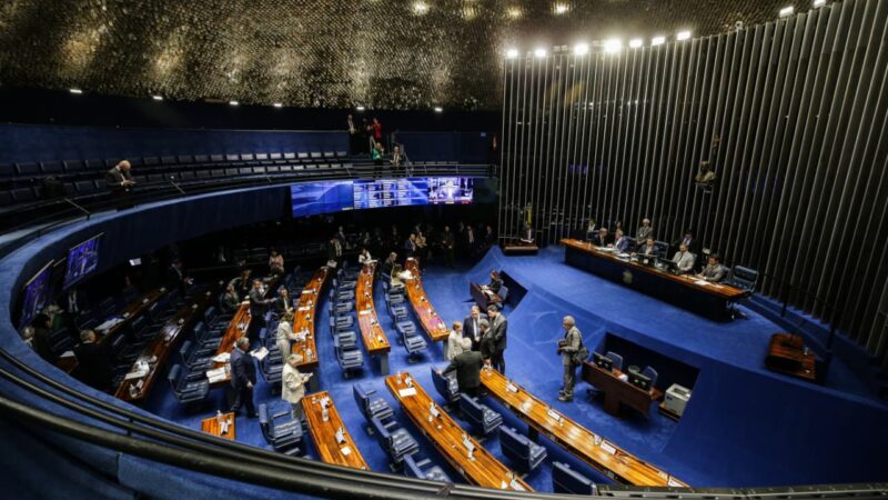 PEC da Blindagem passa na Câmara, mas ficará na “geladeira” no Senado