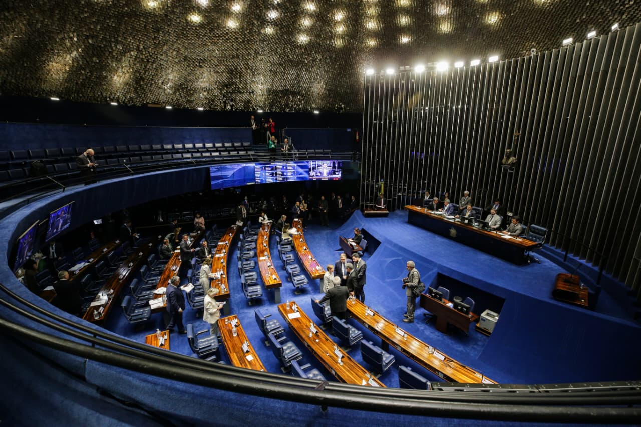 PEC da Blindagem passa na Câmara, mas ficará na “geladeira” no Senado