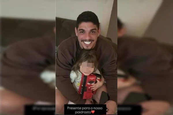 “Nosso paidrasto”: avó de menina espancada homenageou agressor em post