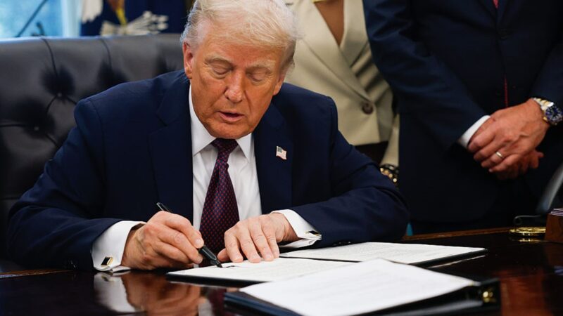 Remédios, caminhões: Trump anuncia novas tarifas para 1º de outubro