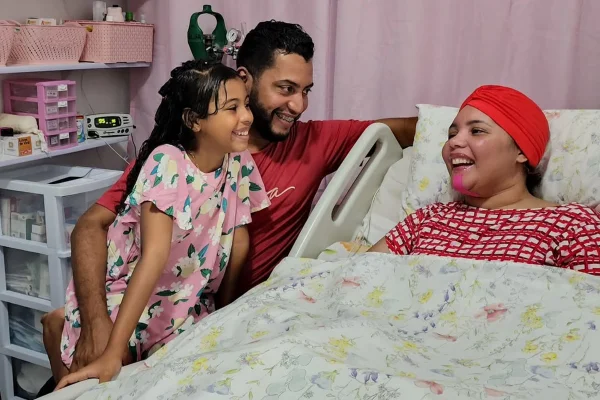 Família vence disputa e irmã assume cuidados da cantora Amanda Wanessa