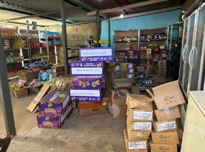 Toneladas de alimentos vencidos são apreendidos no Distrito Federal