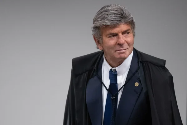 Fux atende Alcolumbre e mantém distribuição de deputados para 2026