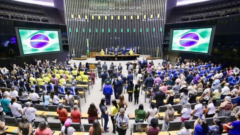 Sob a liderança do Deputado Júlio Cesar Ribeiro Sessão Solene Homenageia o Dia Internacional da Pessoa Idosa na Câmara