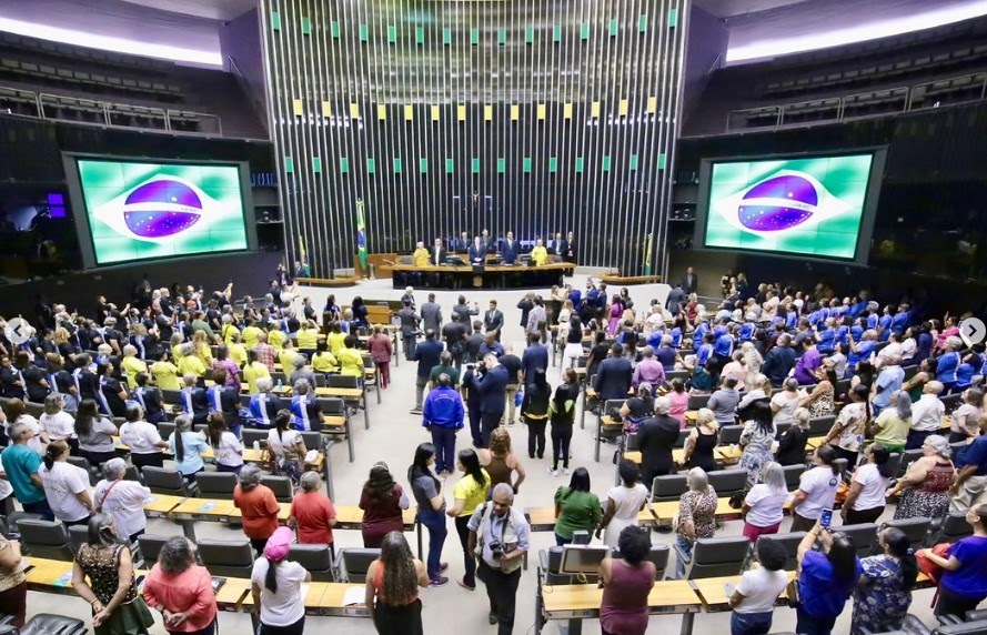 Sob a liderança do Deputado Júlio Cesar Ribeiro Sessão Solene Homenageia o Dia Internacional da Pessoa Idosa na Câmara