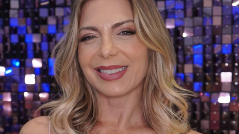 Sheila Mello inicia tratamento após quase morrer por hidrogel no bumbum