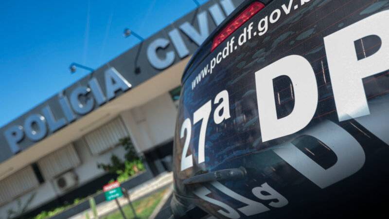 Homem agride policiais durante abordagem, mas acaba preso com cocaína