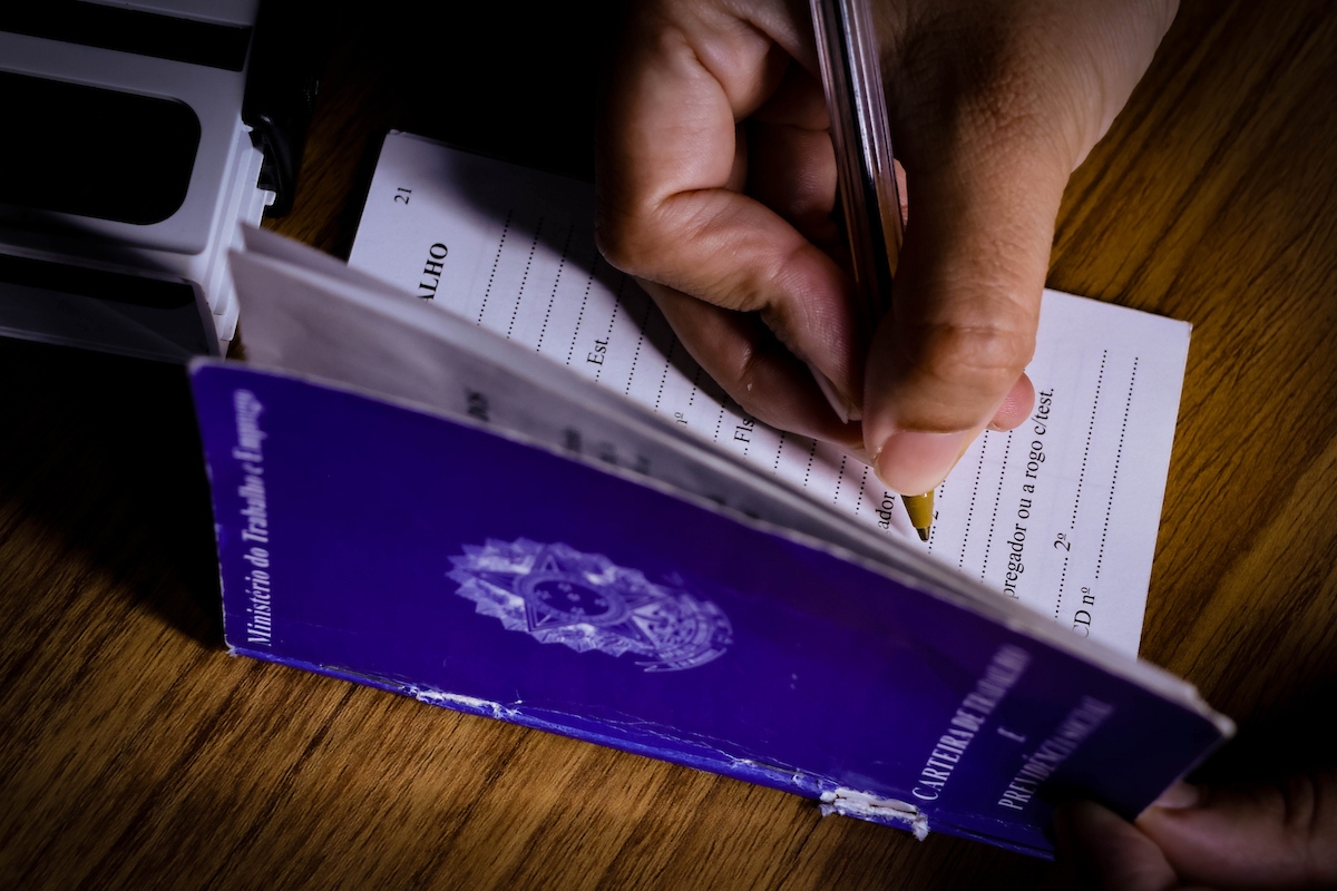 Emprego deve seguir “robusto” nos próximos meses, dizem economistas