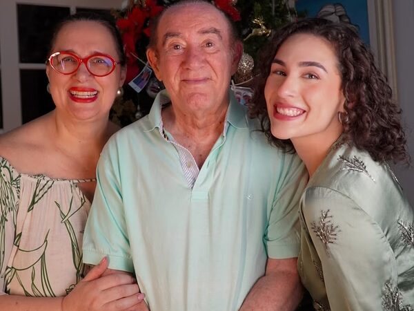 Filha de Renato Aragão reage após ser acusada de colocar o pai em asilo
