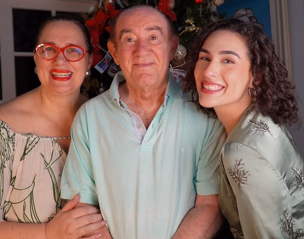 Filha de Renato Aragão reage após ser acusada de colocar o pai em asilo