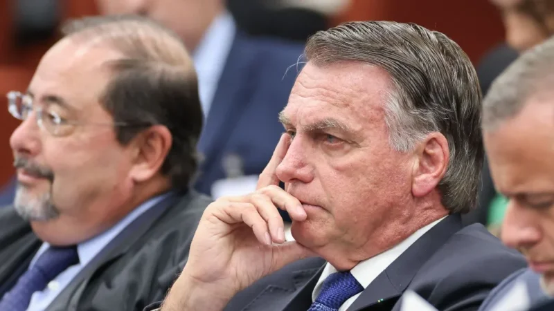 Análise: Bolsonaro se blinda ao negar ação golpista