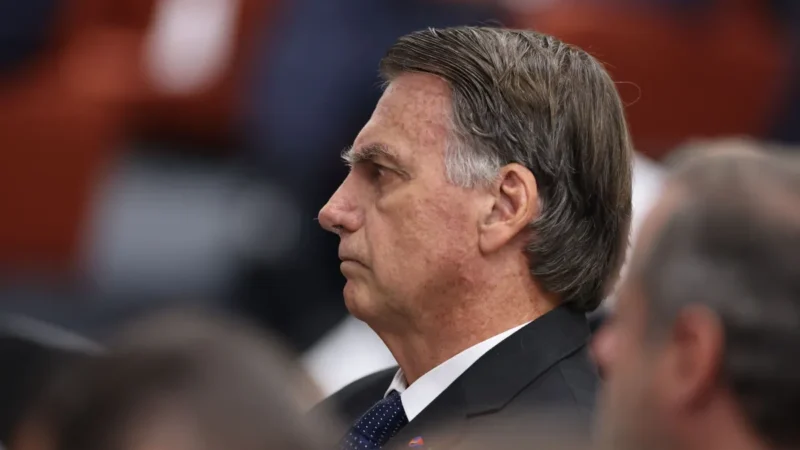 Aliados relatam temor de Bolsonaro com regime fechado