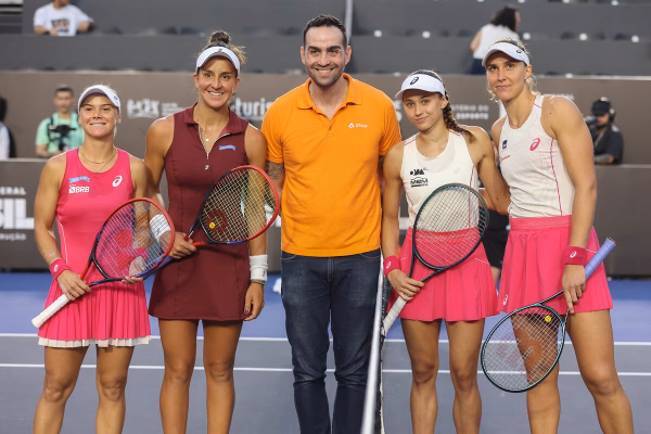 No duelo de duplas, Laura Pigossi elimina Bia Haddad no SP Open