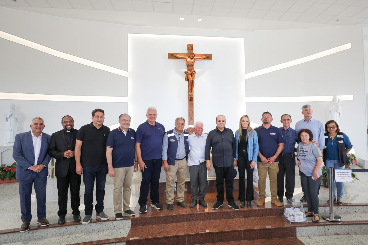 Ibaneis inaugura reforma da Praça Padre Roque e autoriza obras viárias