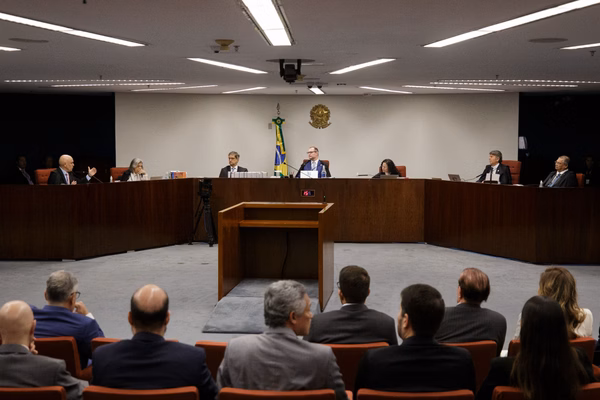 Moraes coloca Bolsonaro como líder da trama golpista e dá organograma