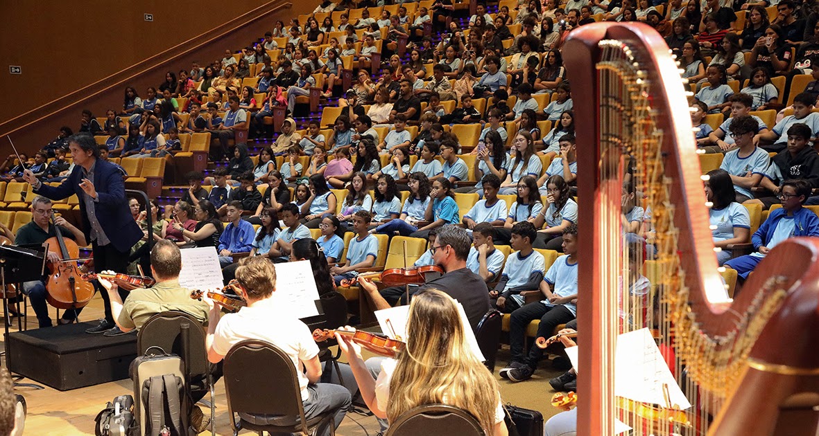 GDF leva 400 alunos de escolas públicas ao Teatro Nacional para assistir a concerto da Orquestra Sinfônica de Brasília