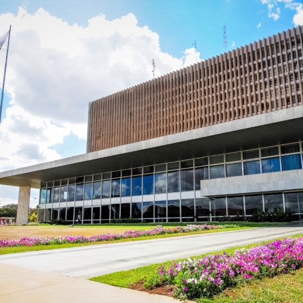 Nova versão do aplicativo eGDF oferece 49 serviços ao cidadão