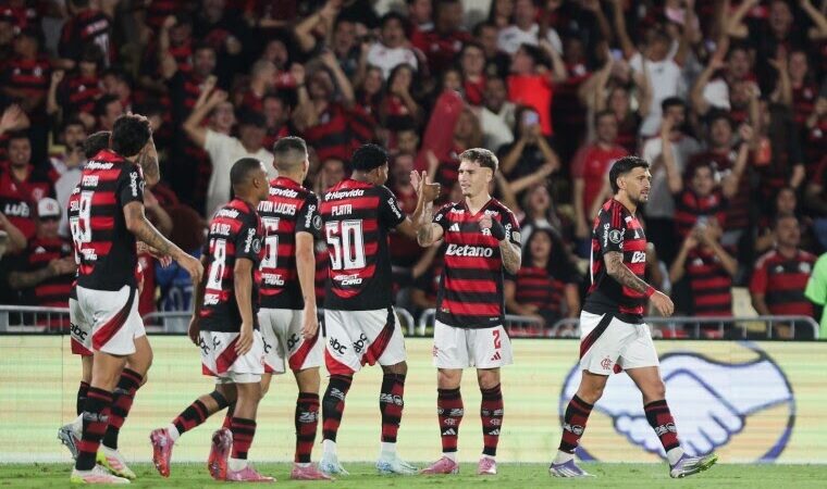 Flamengo marca dois gols no início e vence Estudiantes na ida das quartas de final da Libertadores
