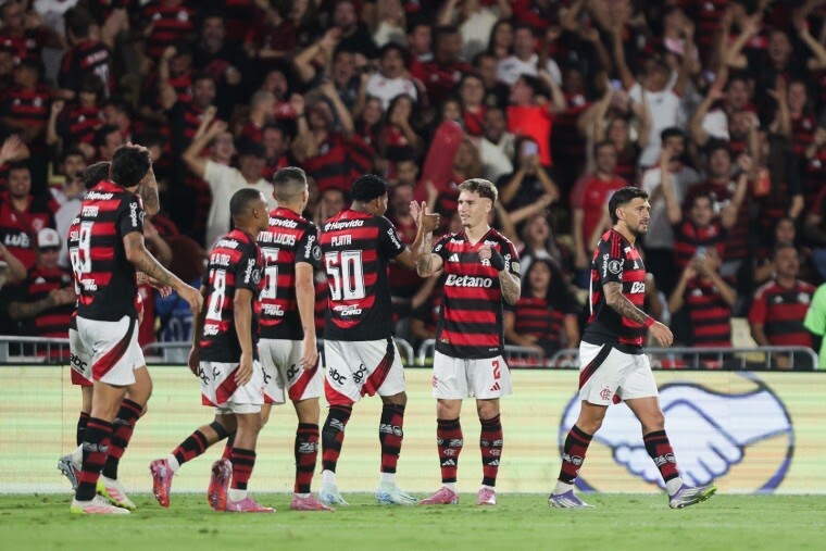 Flamengo marca dois gols no início e vence Estudiantes na ida das quartas de final da Libertadores