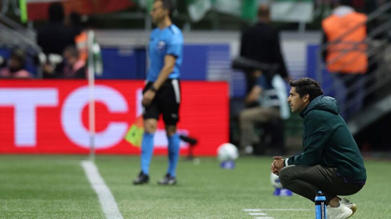 Abel Ferreira exalta superioridade do Palmeiras após classificação