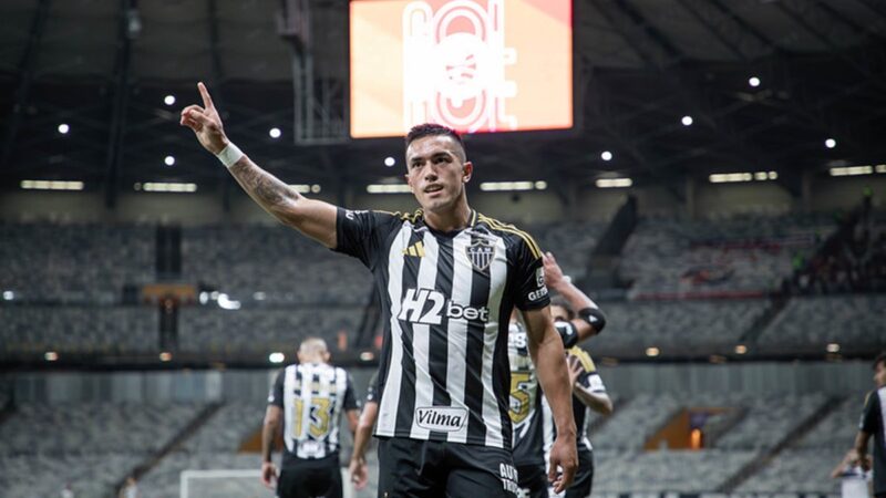 Vídeo: atacante do Galo sofre torsão impressionante pela Sul-Americana
