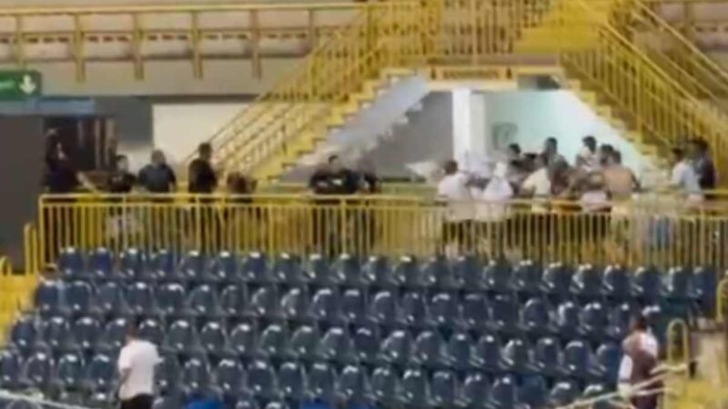 Vídeo: torcidas de Ceará e Fortaleza brigam em jogo de futsal