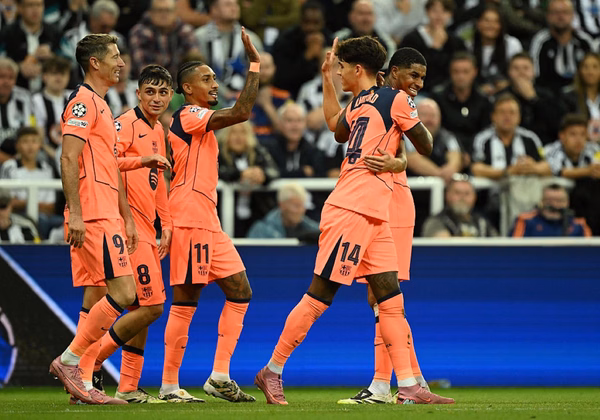 Com dois de Rashford, Barcelona vence Newcastle pela Champions League