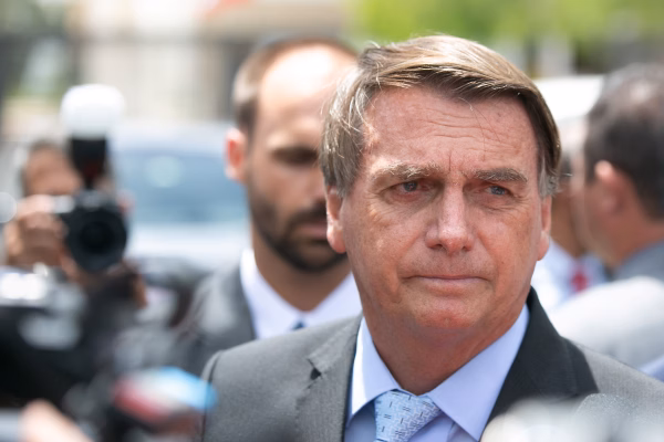 Moraes pede que Zanin marque sessões extras para julgamento de Bolsonaro