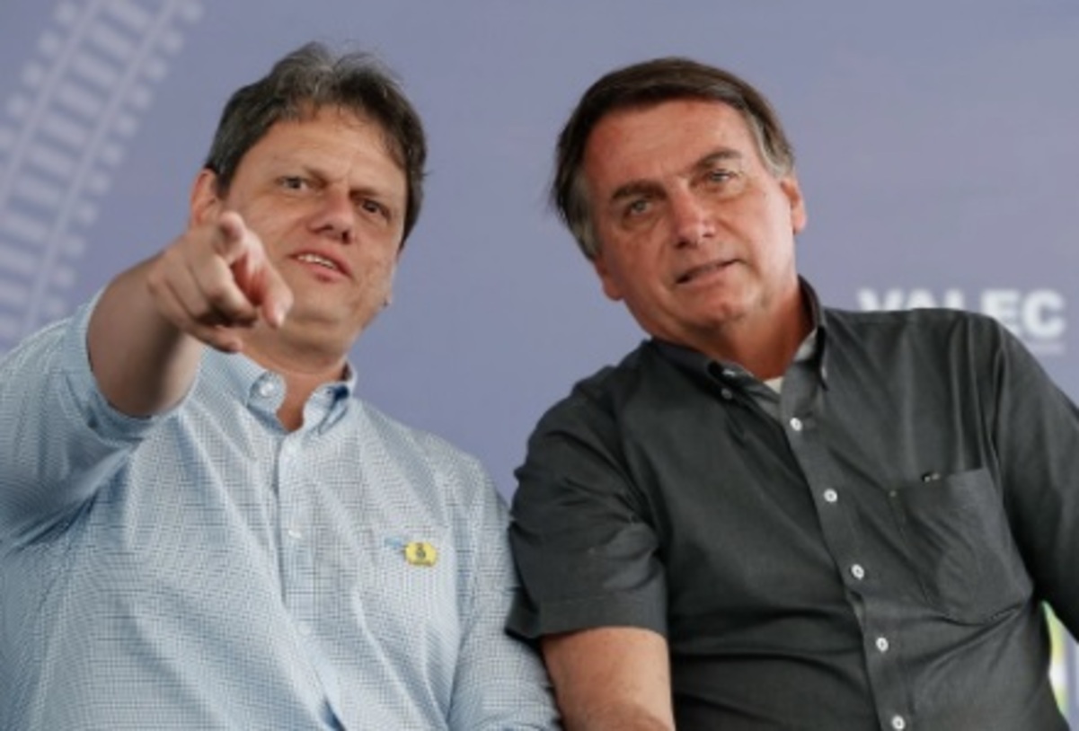 Tarcísio aguarda decisão do STF para visitar Bolsonaro nesta terça